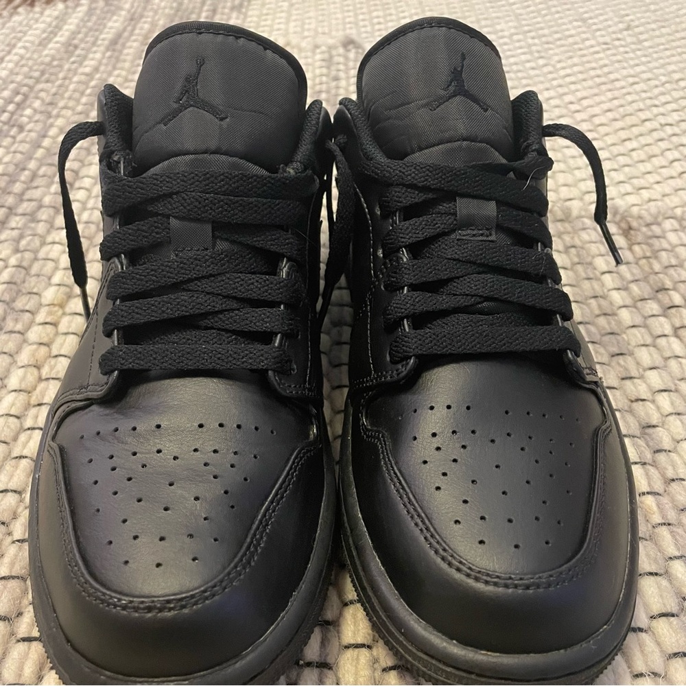 Jordan 1 Low Triple Black Sneakers